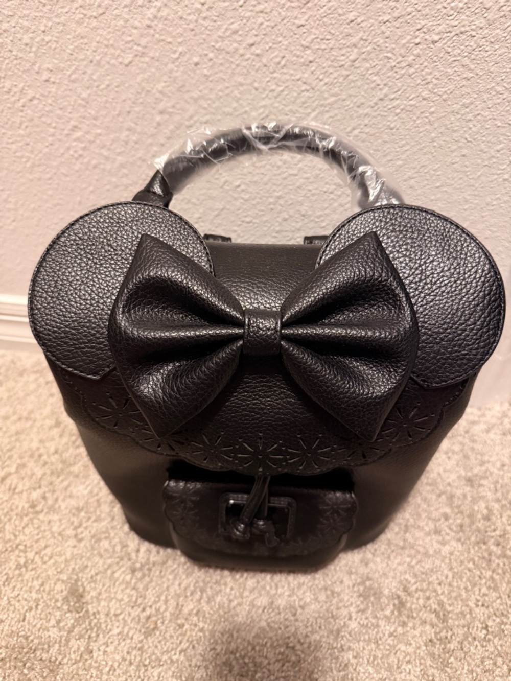 Loungefly Disney Minnie Mouse Pebble Textured Black Mini Backpack NWT - Picture 5 of 5
